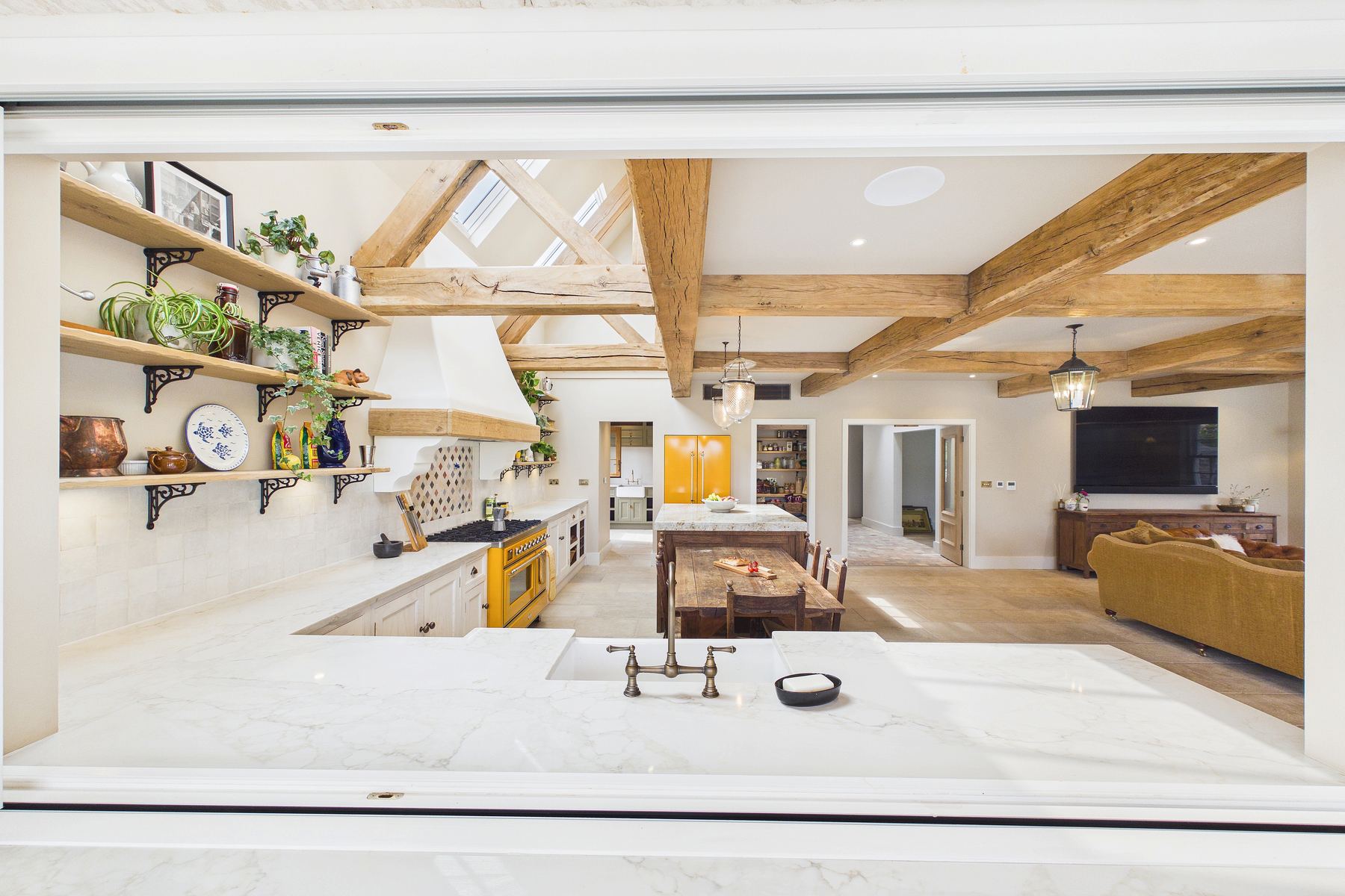 Kitchen seen from the terrace
