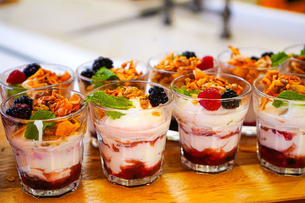 Yoghurt, granola and berries